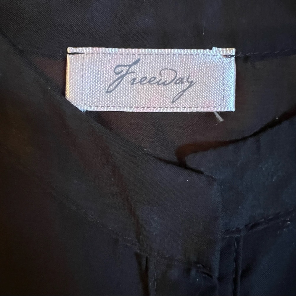 Freeway Small sleeveless color lock top - Picture 3 of 3